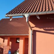 Instalace kamerového systému Kamerový systém na rodinném domě pro zvýšení bezpečnosti a dohled.