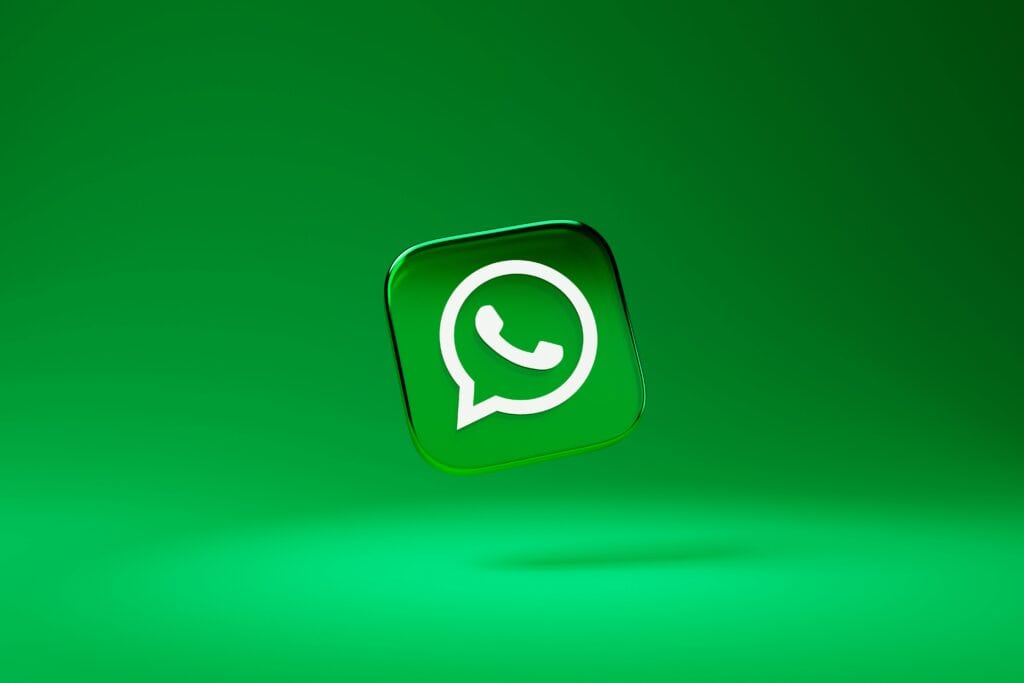 WhatsApp ikona na zeleném pozadí.
